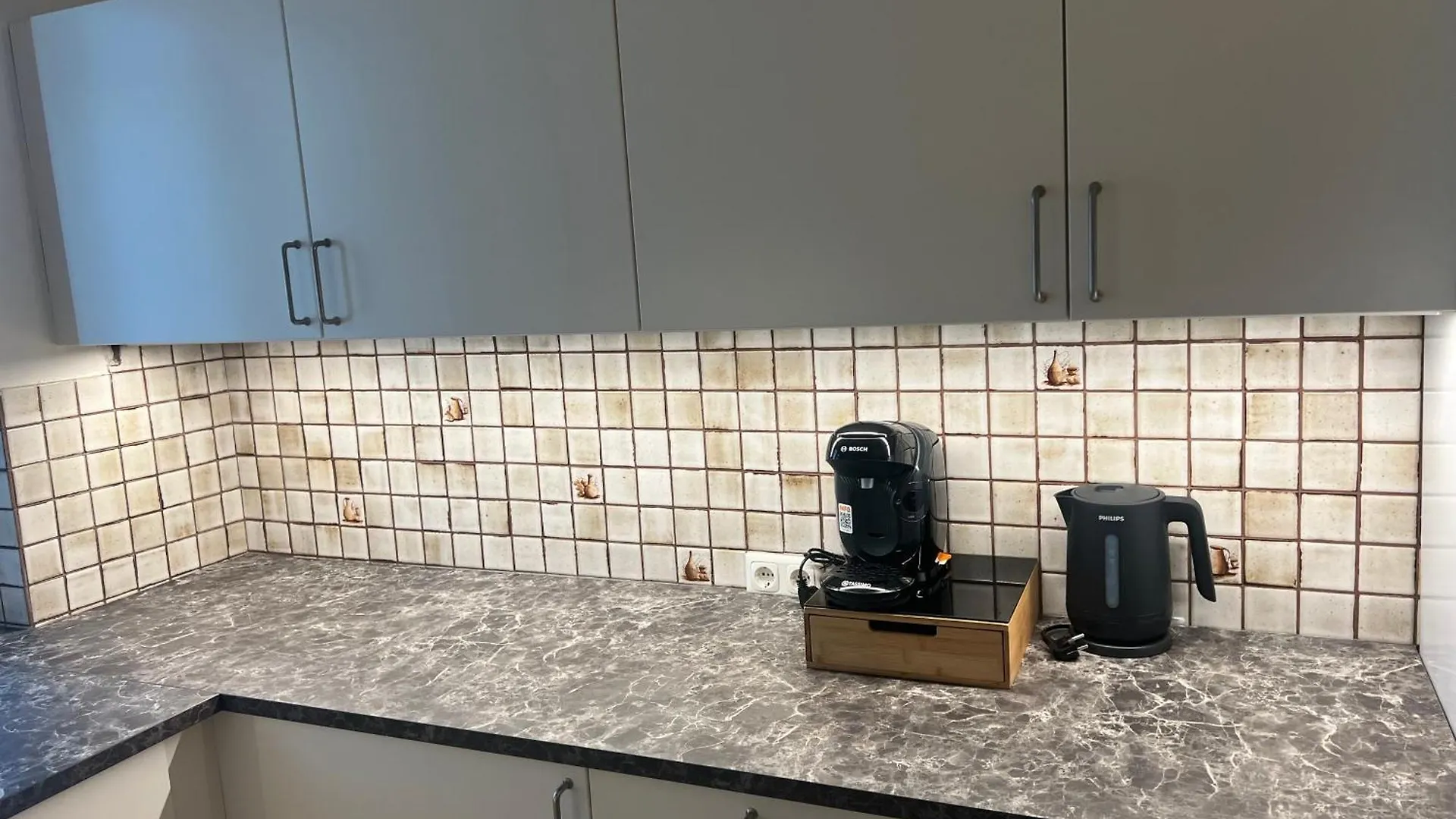 Cozy 2-Bedroom Retreat Near Subway And City Center