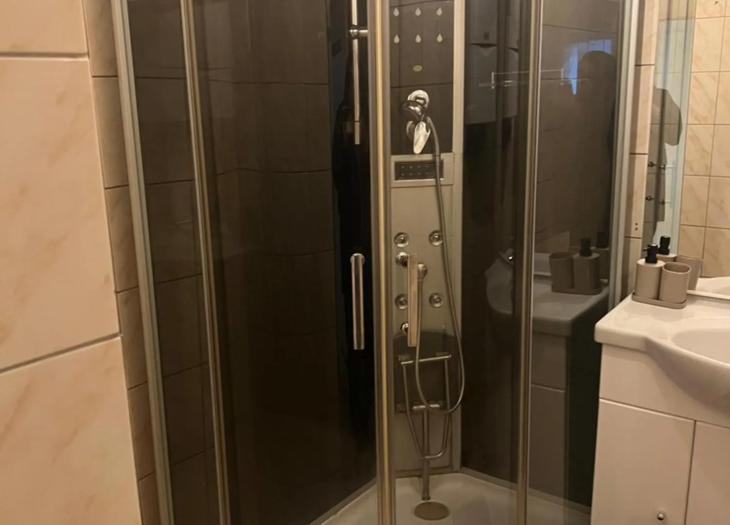 Apartment Cozy 2-Bedroom Retreat Near Subway And City Center Austria