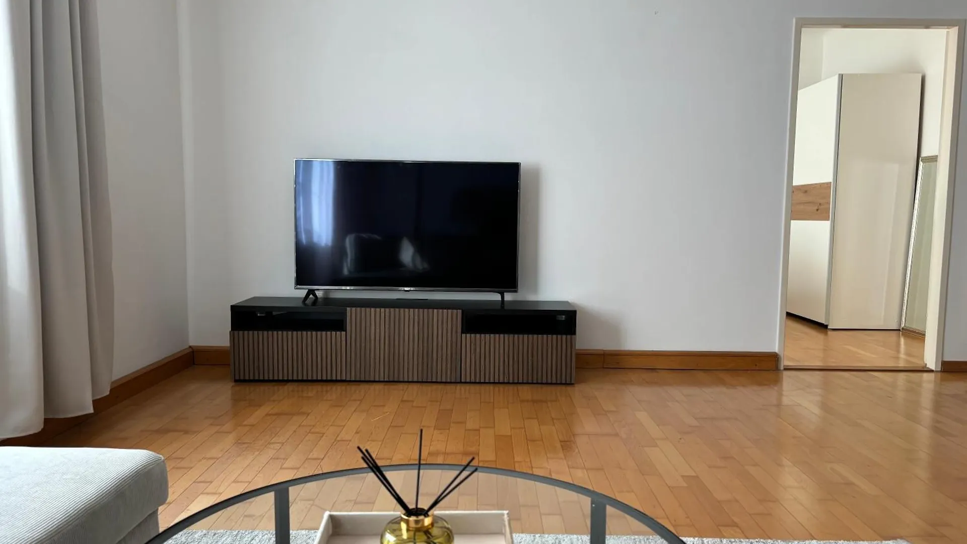 Apartment Cozy 2-Bedroom Retreat Near Subway And City Center