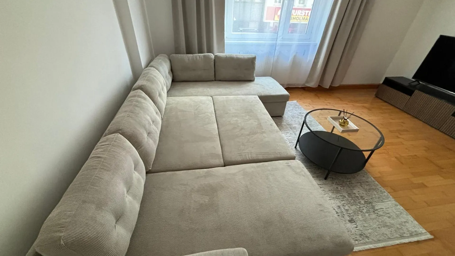 Cozy 2-Bedroom Retreat Near Subway And City Center Austria