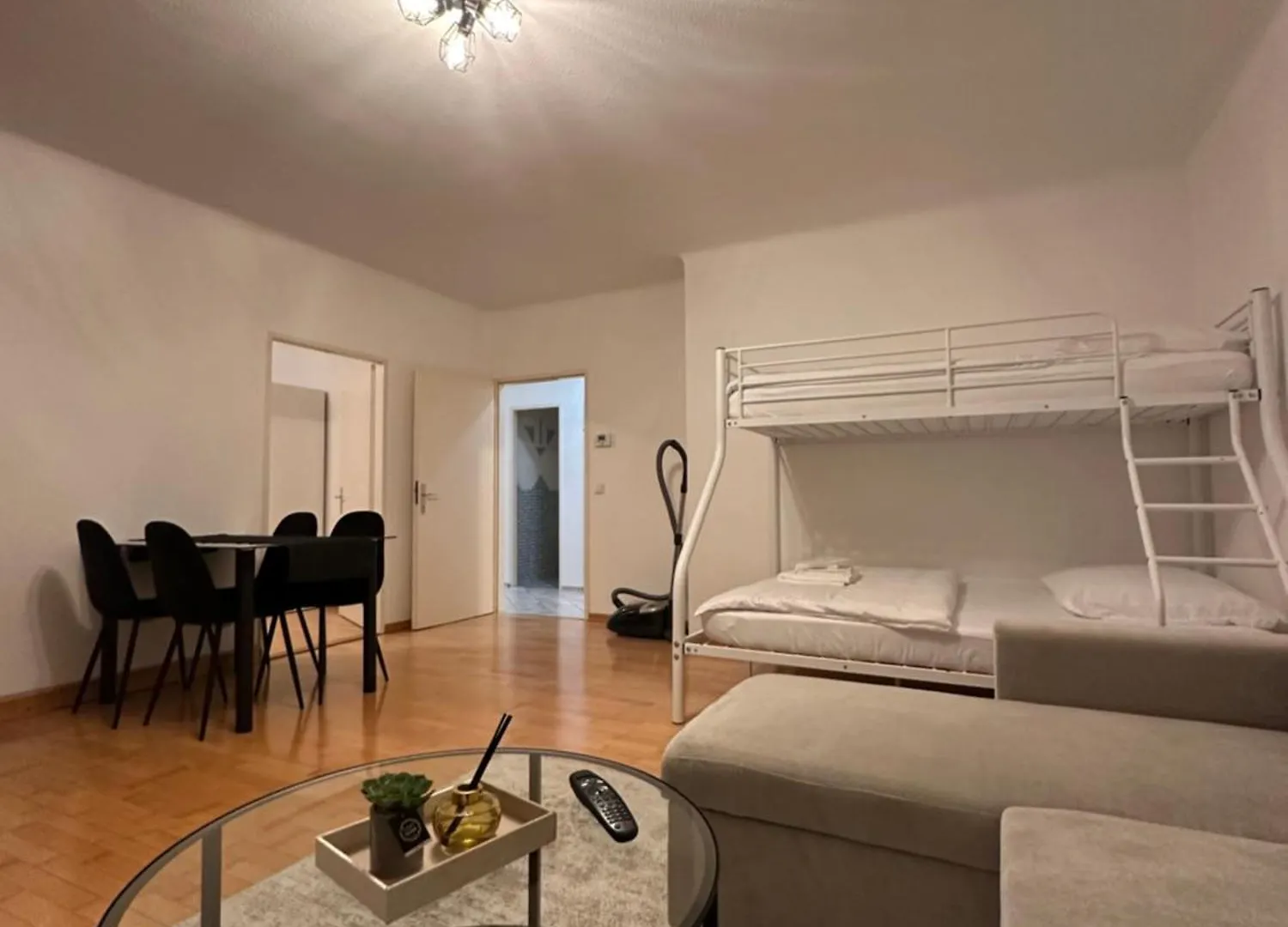 Cozy 2-Bedroom Retreat Near Subway And City Center Apartment Vienna