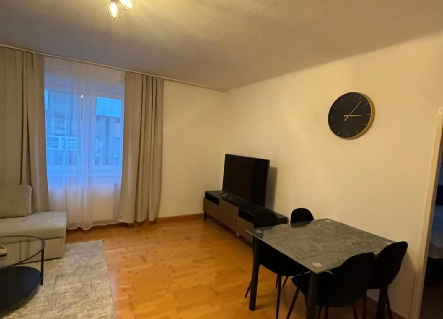 Apartment Cozy 2-Bedroom Retreat Near Subway And City Center Austria