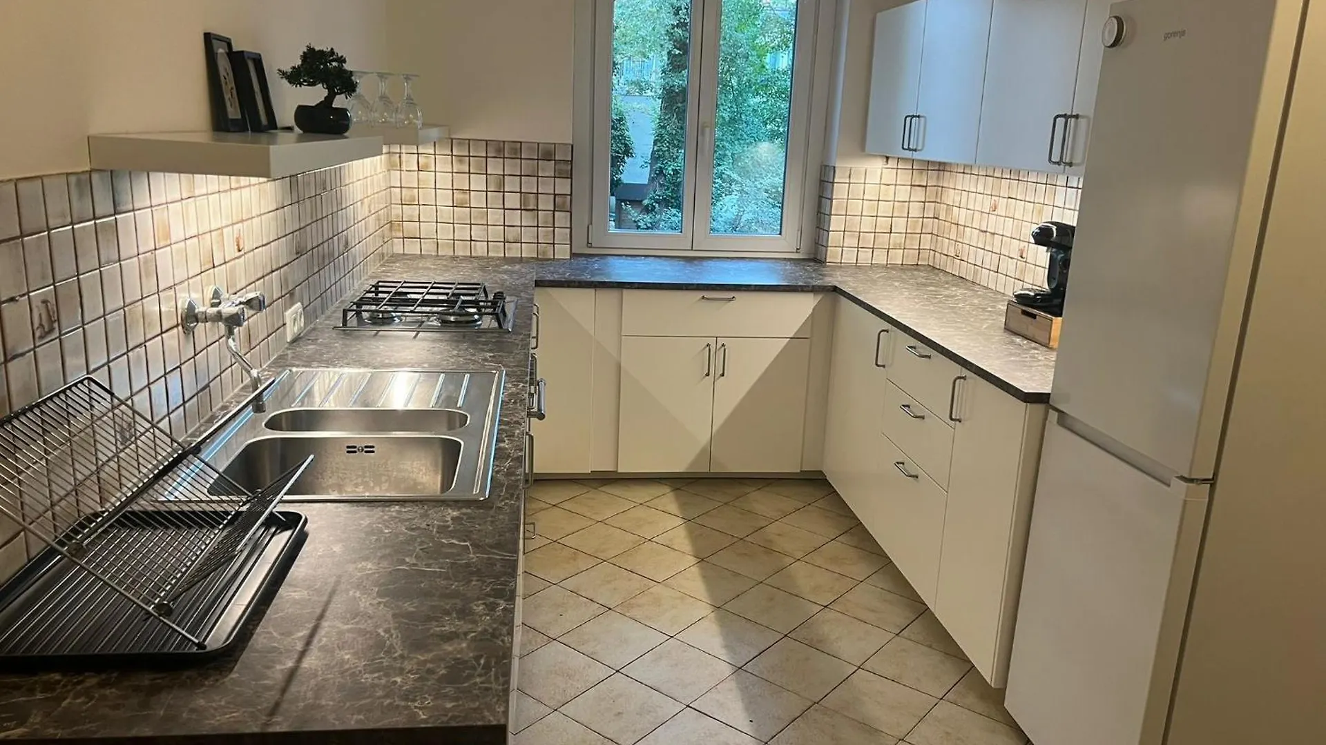 Cozy 2-Bedroom Retreat Near Subway And City Center 0*, Vienna Austria